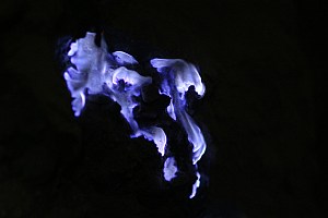 kawa ijen blue flames by boeckel