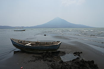 Vulkan Masaya Nicaragua 2016 by Th Boeckel